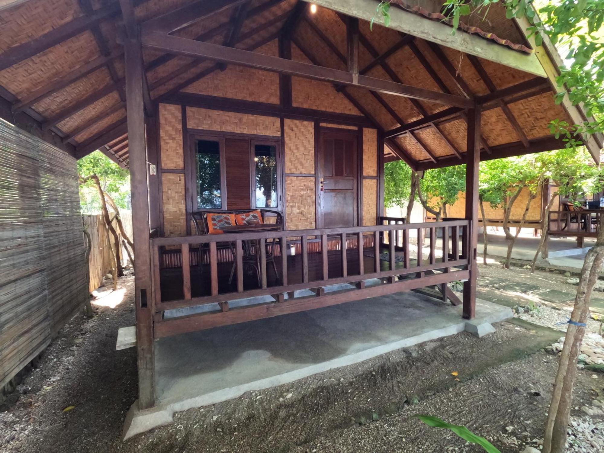 Maryan Moyo Bungalows & Resto Moyo Island Esterno foto