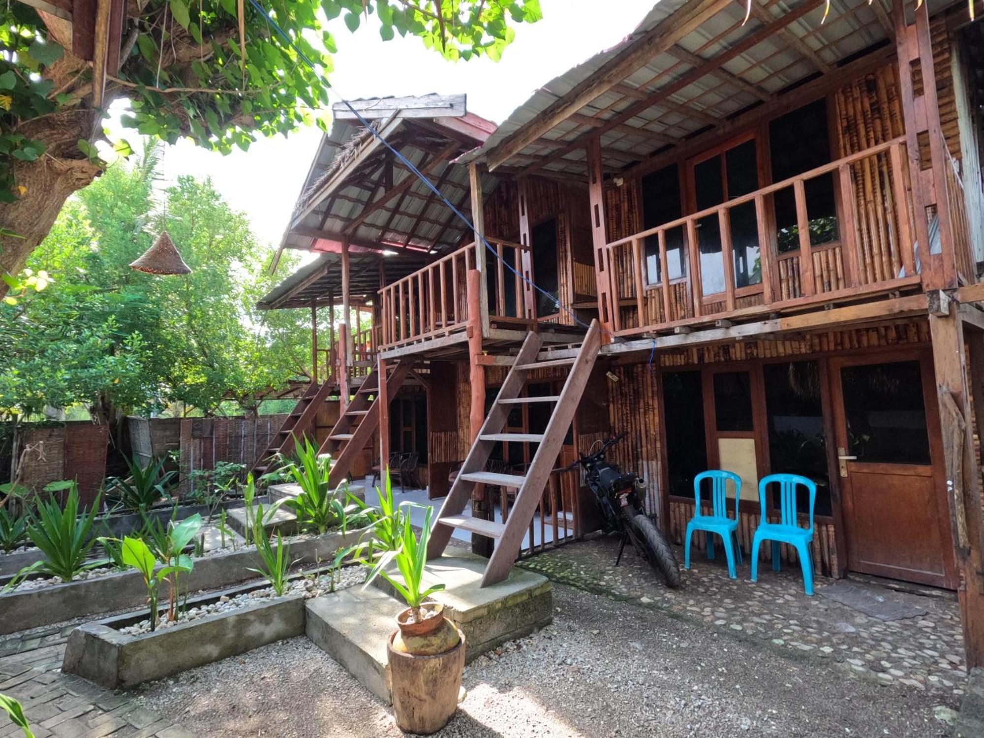 Maryan Moyo Bungalows & Resto Moyo Island Esterno foto