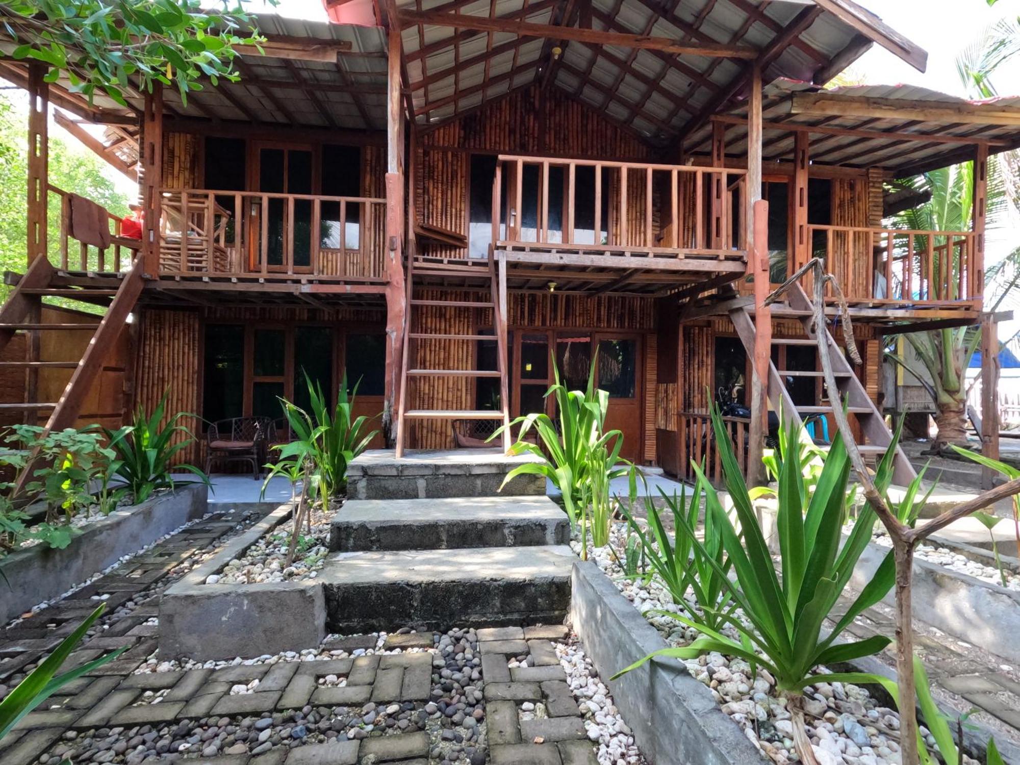 Maryan Moyo Bungalows & Resto Moyo Island Esterno foto