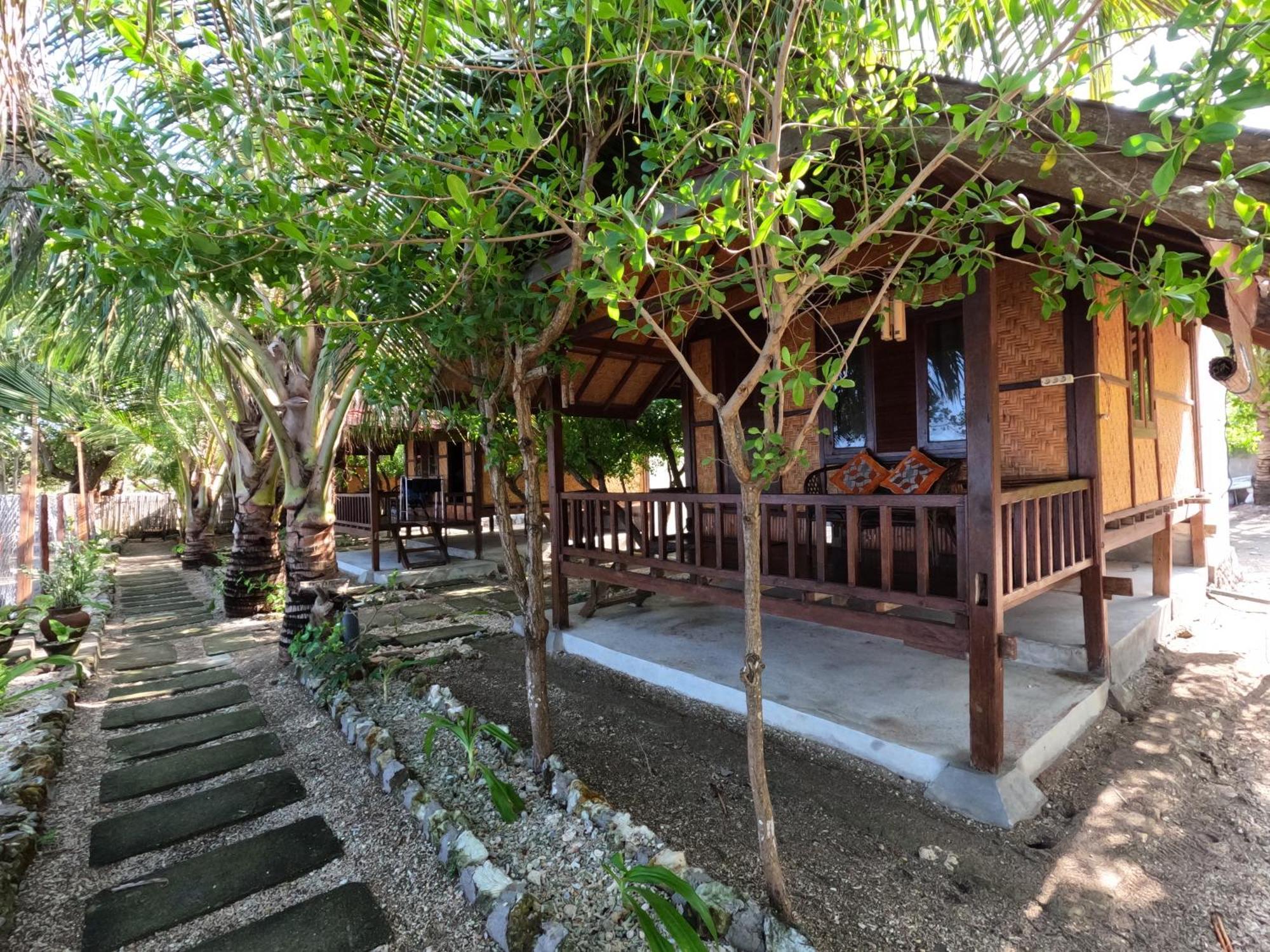 Maryan Moyo Bungalows & Resto Moyo Island Esterno foto