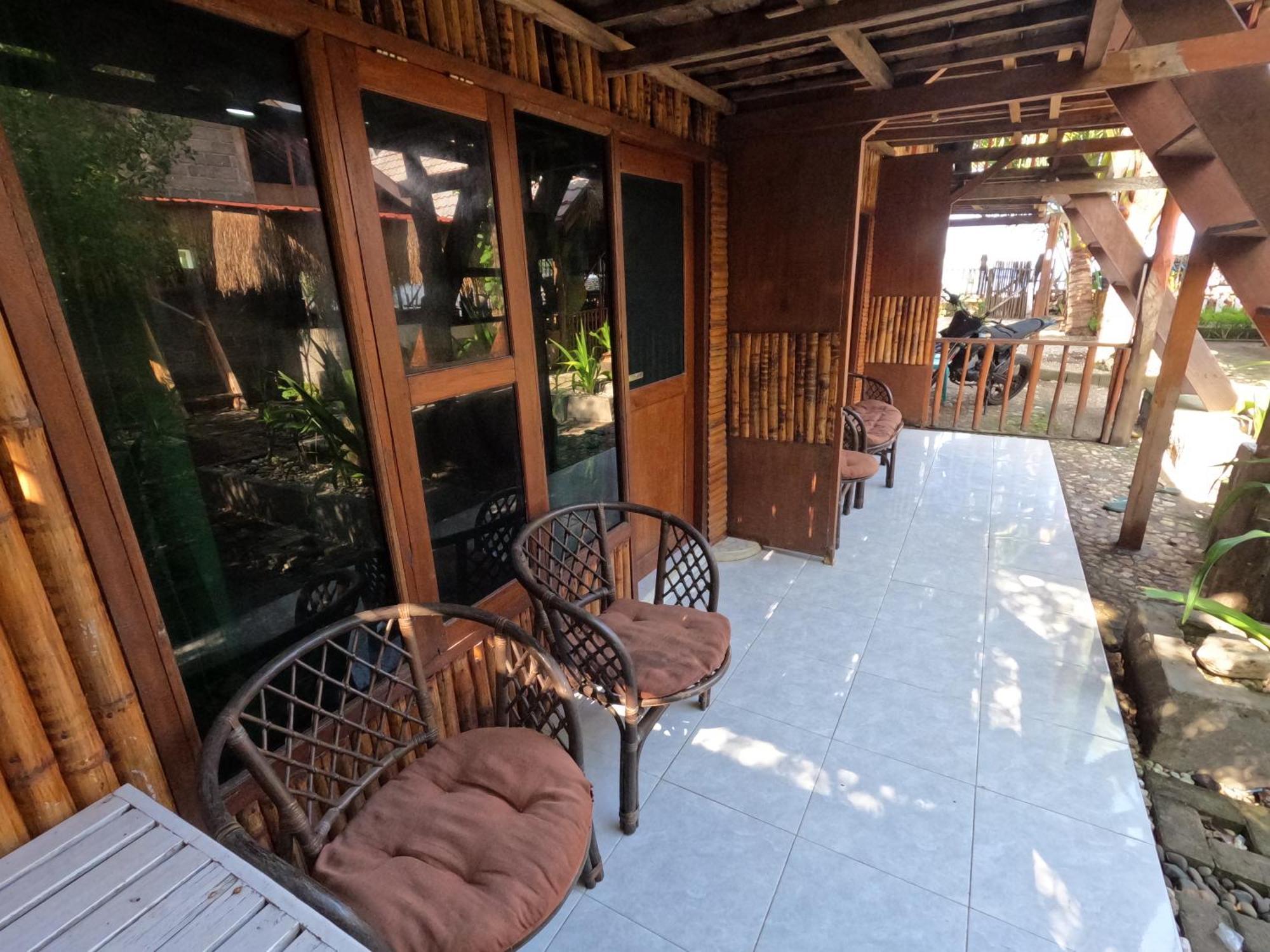 Maryan Moyo Bungalows & Resto Moyo Island Esterno foto