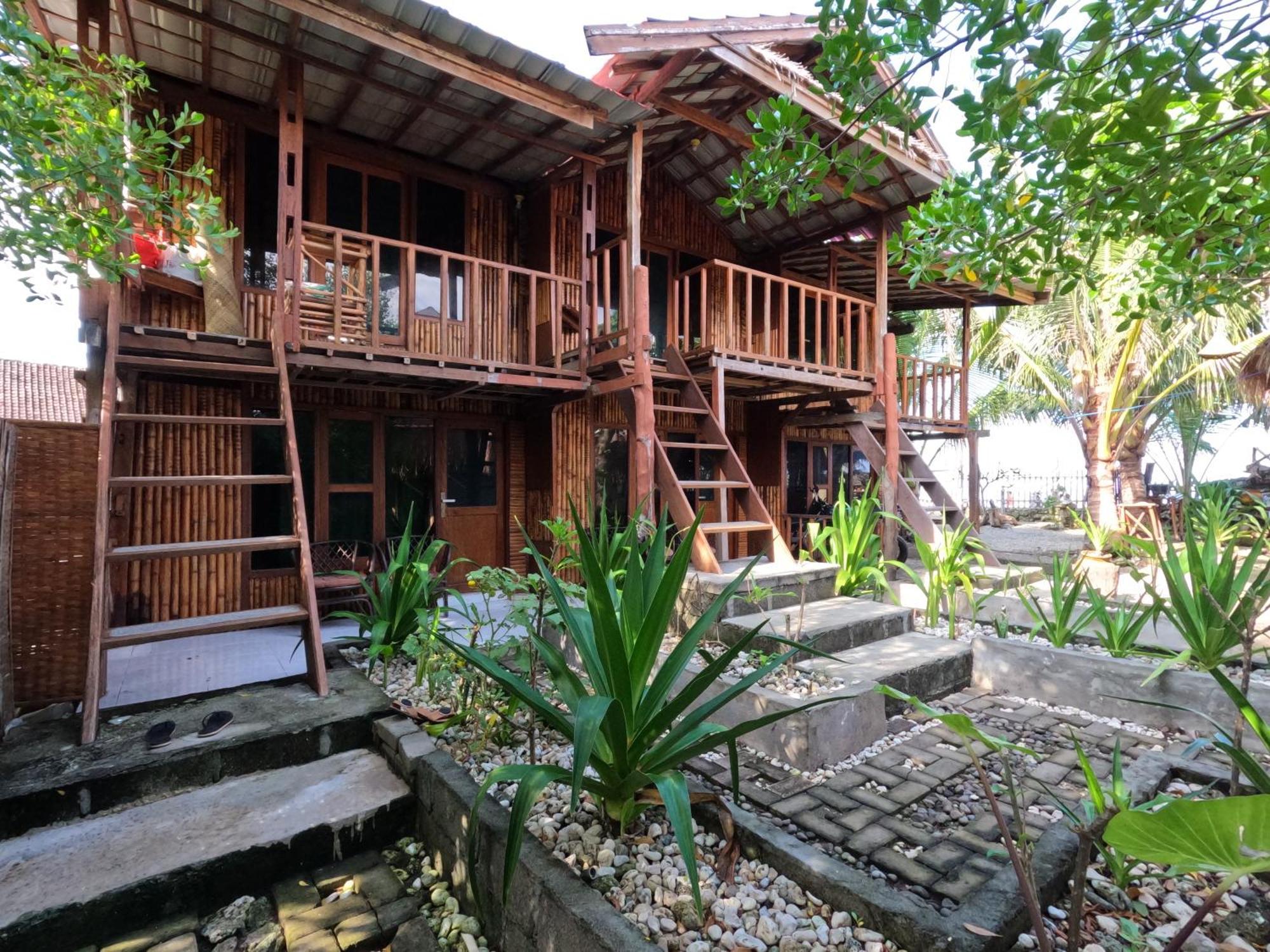 Maryan Moyo Bungalows & Resto Moyo Island Esterno foto