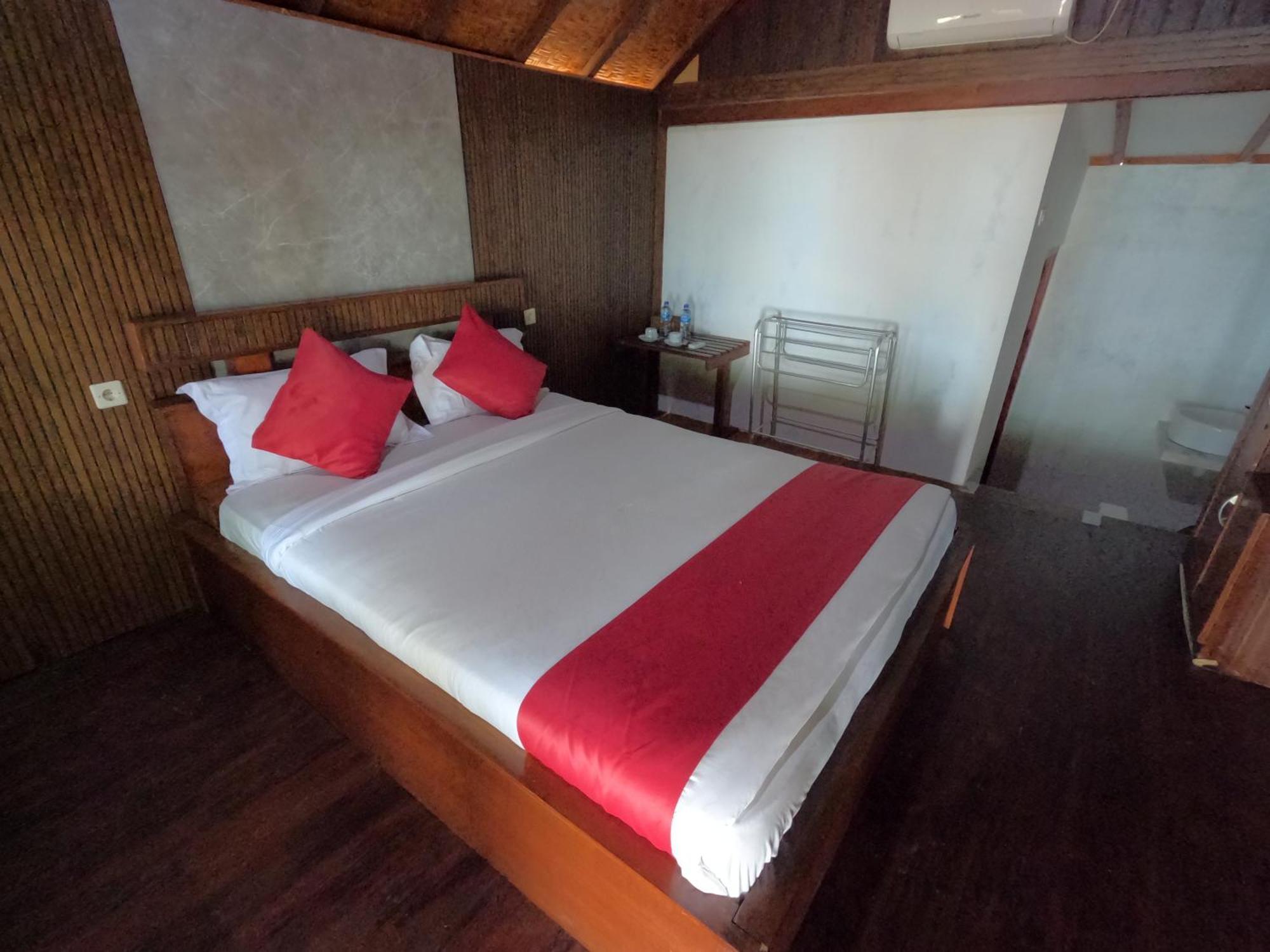 Maryan Moyo Bungalows & Resto Moyo Island Esterno foto