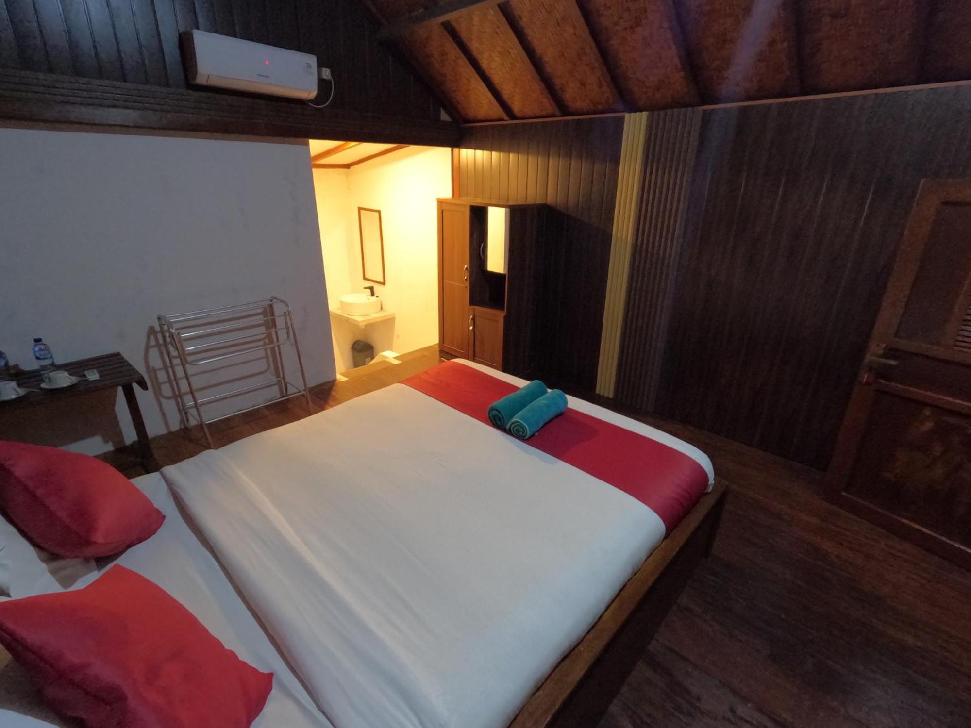 Maryan Moyo Bungalows & Resto Moyo Island Esterno foto
