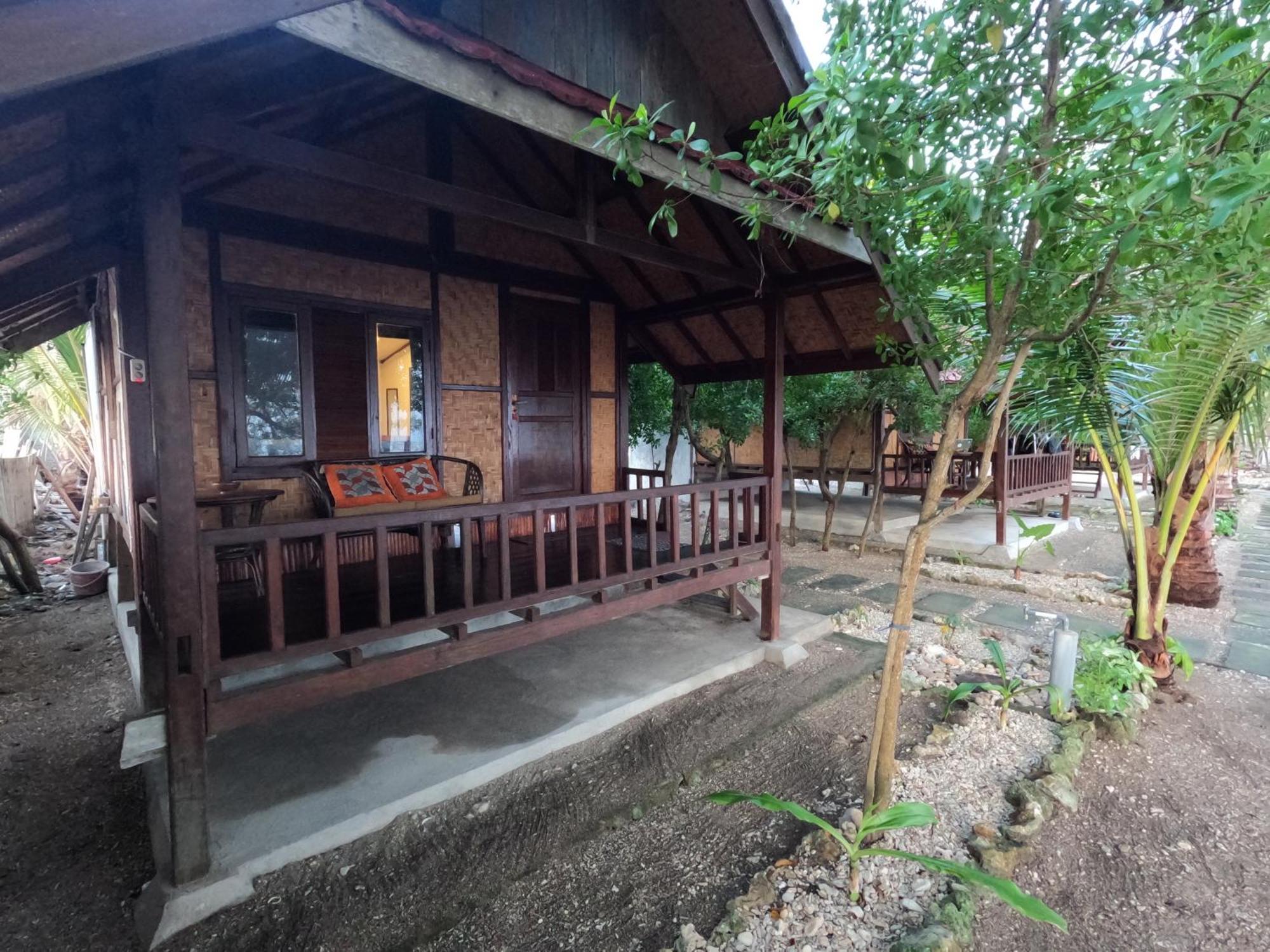 Maryan Moyo Bungalows & Resto Moyo Island Esterno foto